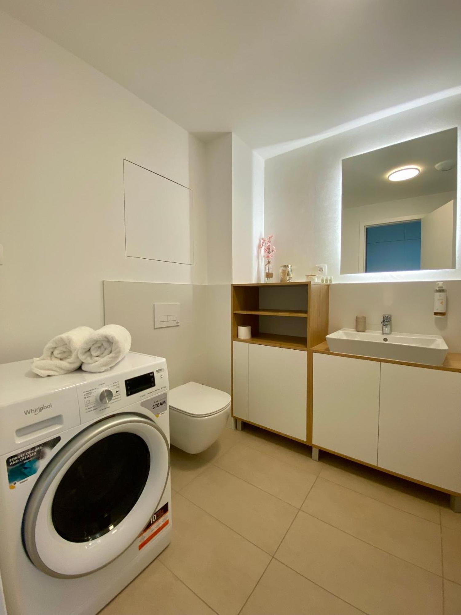 ברטיסלאבה Danubius Apartments מראה חיצוני תמונה